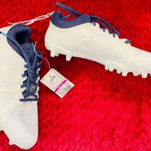 NWT, UNDER ARMOUR ATHLETIC CLEATS. SIZE: 10.5. ORIGINAL PRICE AT ROSS: 45$+TAX.